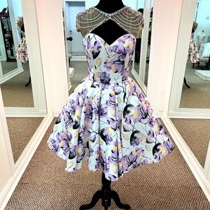 Lilac Floral Short dress Size 4 by Vienna Prom